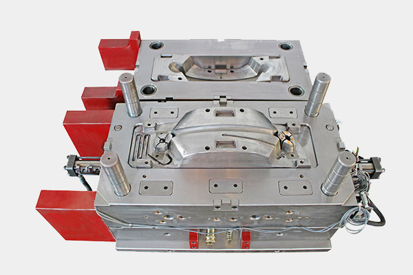 Injection plastique - Presse moulage plastique Québec - Auxiplast